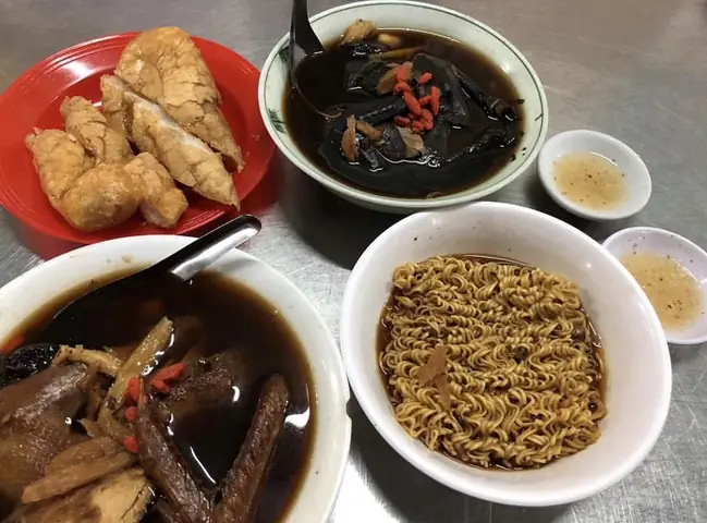11. Mỳ Gà Tần