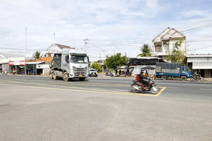 Ngã Tư Đá Bàn (ninh Hòa): Cần Lắp Đặt Đèn Tín Hiệu Giao Thông ...