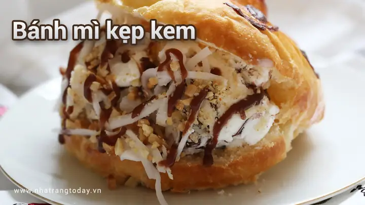Bánh Mì Kẹp Kem Nha Trang