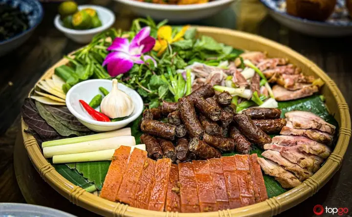 Mẹt Heo Mọi – Hương Vị Núi Rừng Giữa Lòng Phố Thị Mẹt Heo Mọi – Hương Vị Núi Rừng Giữa Lòng Phố Thị