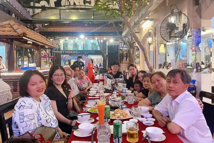 Nha Hang Gia Dinh Ngon