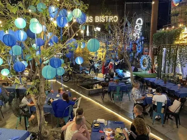 Palms Bistro Nha Trang – Nhà Hàng Sân Vườn Nha Trang Có Live Acoustic Vào Buổi Tối