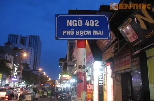 Ng&otilde; 402 Bạch Mai (hay Ng&otilde; Thuận Th&agrave;nh B), Nối Th&ocirc;ng Với Ng&otilde; 392, Điểm Giao Cắt Của Hai Ng&otilde; Từ Xưa C&oacute; Nấm Mộ Hoang - Được Đồn L&agrave; Rất Thi&ecirc;ng.&nbsp;