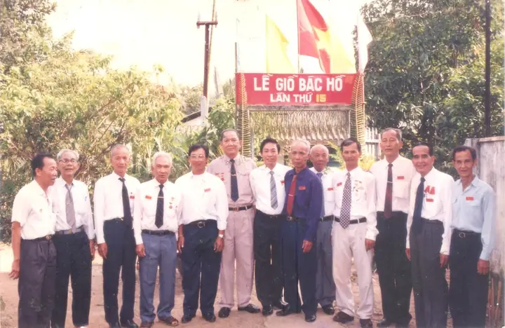Nhà Tưởng Niệm Bác Hồ Quận 7