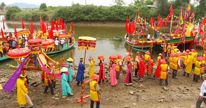 Đền Thiêng Nơi Cửa Sót