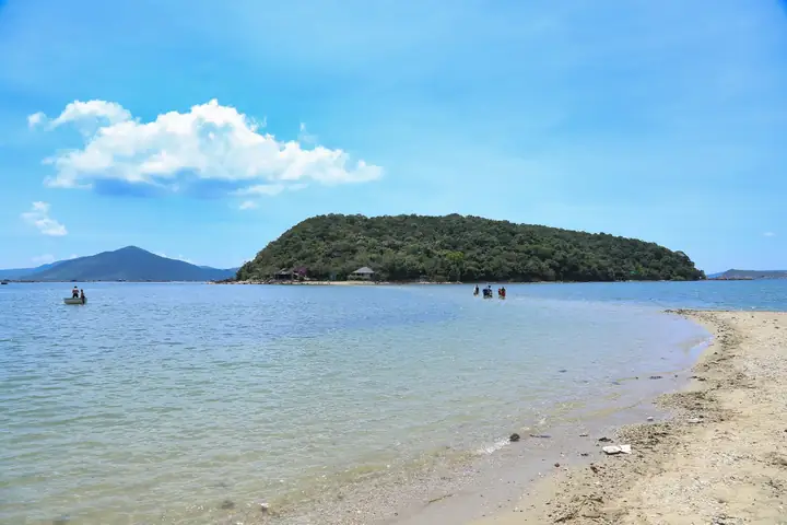 Trải Nghiệm Lội Biển Ra Đảo - Du Lịch Đảo Nhất Tự Sơn