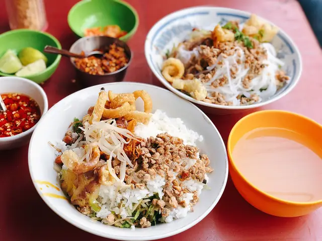 Chợ 200 Xóm Chiếu