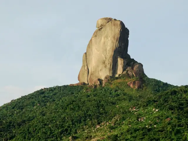 Đôi Nét Về Núi Đá Bia