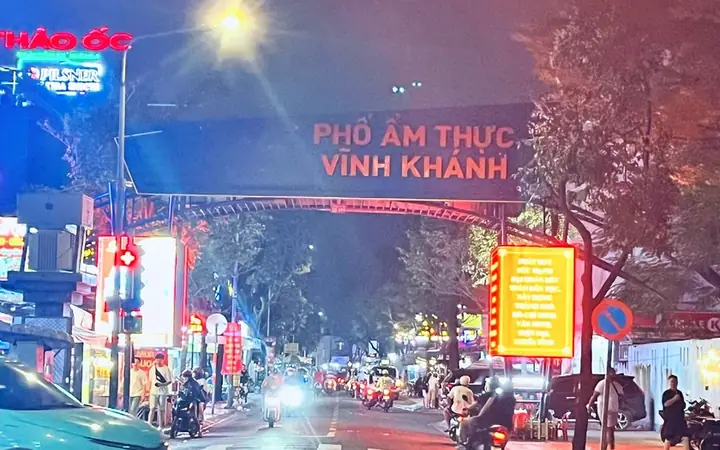 Viên Ngọc Ẩn Vĩnh Khánh, Thành Phố Hồ Chí Minh Toả Sáng Trong "31 Đường Phố Tuyệt Nhất Thế Giới" - Ảnh 2.