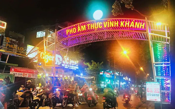 Viên Ngọc Ẩn Vĩnh Khánh, Thành Phố Hồ Chí Minh Toả Sáng Trong "31 Đường Phố Tuyệt Nhất Thế Giới" - Ảnh 1.