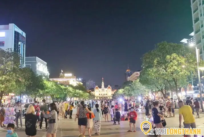Phố Đi Bộ Nguyễn Huệ