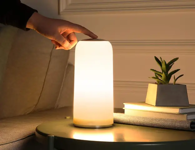 Đèn Để Bàn Điều Chỉnh Ánh Sáng Cảm Ứng