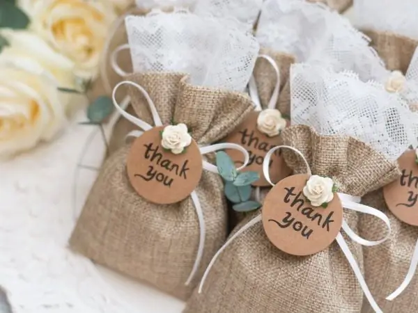 Tiêu Chí Khi Lựa Chọn Quà Cưới Cho Khách Tới Dự Tiệc