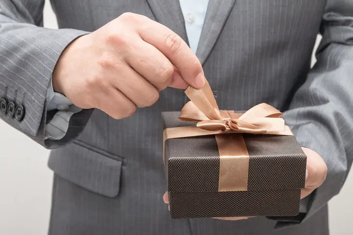 Ý Nghĩa Của Việc Tặng Quà Vào Ngày Kỉ Niệm Yêu Nhau