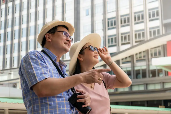 30. Tặng Tour Du Lịch Cho Bố Mẹ