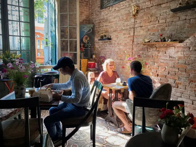 Loading T Café
