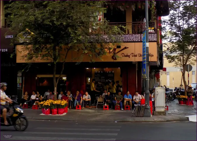 Cà Phê Vy – Quán Cafe Vỉa Hè Nổi Tiếng Toàn Cầu Cà Phê Vy – Quán Cafe Vỉa Hè Nổi Tiếng Toàn Cầu