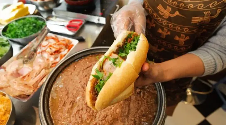 Quán Bánh Mì Ngon Ở Hà Nội- Bánh Mì Lãn Ông