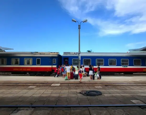 Chuyển Bằng Tàu Hoả