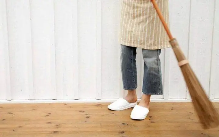 Quét Nhà Vào Sáng Sớm Quét Nhà Vào Sáng Sớm