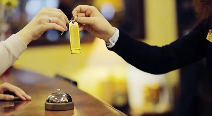 Bước 5: Nhận Lại Những Đồ Ký Gửi Từ Đầu