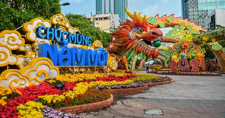 Tp.hcm Lưu Giữ Linh Vật Rồng Ở Đường Hoa Nguyễn Huệ Đến Hết ...