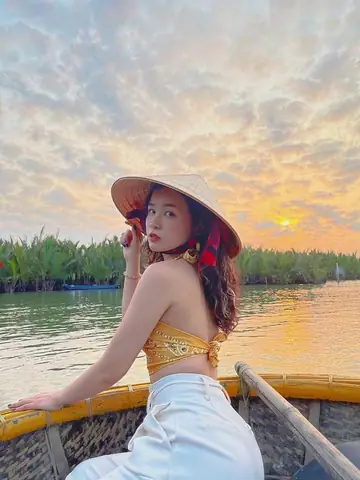 What Does Rừng Dừa Bảy Mẫu Mean In English?