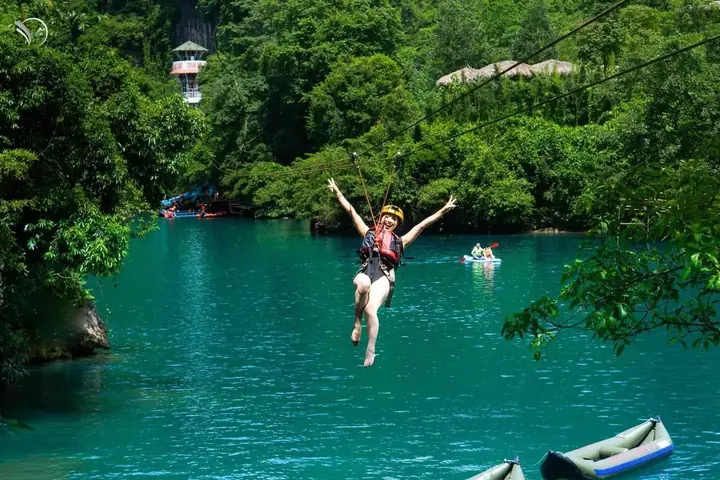 Đu Zipline Hang Tối