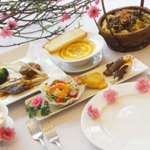 Set Ăn 7 Món Hương Vị Trái Đào Tại Sum Villa Hà Nội