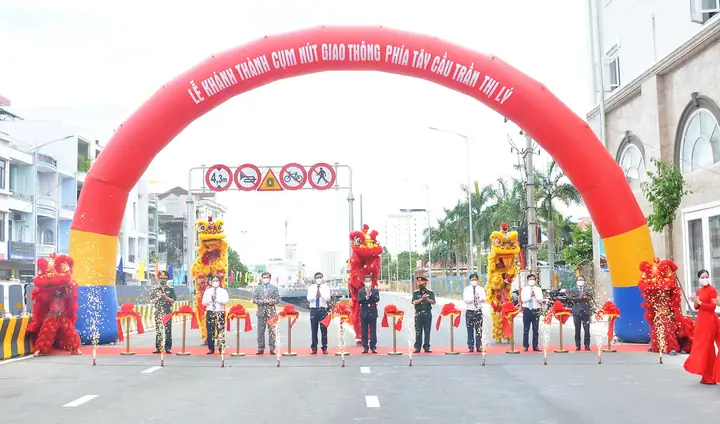 (chinhphu.vn) - Công Trình Cải Tạo Cụm Nút Giao Thông Phía Tây Cầu Trần Thị Lý Là Công Trình Động Lực Trọng Điểm Của Tp. Đà Nẵng, Tạo Điều Kiện Cho Việc Nâng Cao Công Suất Phục Vụ Của Sân Bay Quốc Tế Đà Nẵng Và Tổ Chức Giao Thông Mạng Lưới Đường Đô Thị Cho Trung Tâm Thành Phố. (chinhphu.vn) - Công Trình Cải Tạo Cụm Nút Giao Thông Phía Tây Cầu Trần Thị Lý Là Công Trình Động Lực Trọng Điểm Của Tp. Đà Nẵng, Tạo Điều Kiện Cho Việc Nâng Cao Công Suất Phục Vụ Của Sân Bay Quốc Tế Đà Nẵng Và Tổ Chức Giao Thông Mạng Lưới Đường Đô Thị Cho Trung Tâm Thành Phố.