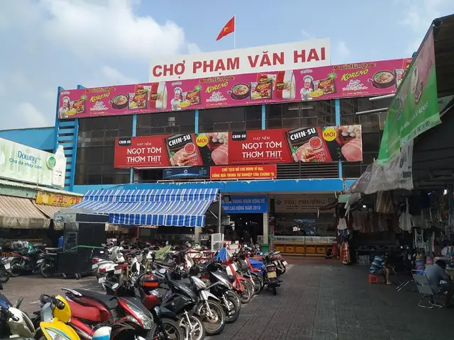 Pham Van Hai Market