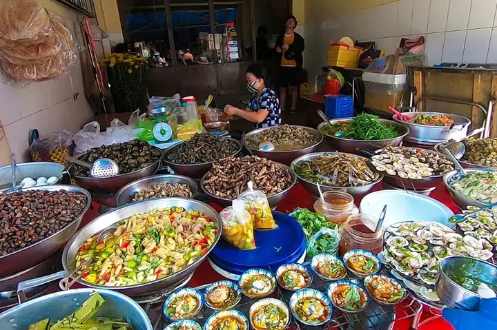 Ba Hoa Market