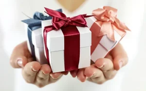 Điều Cần Lưu Ý Khi Tặng Quà Cho Người Yêu Ở Xa
