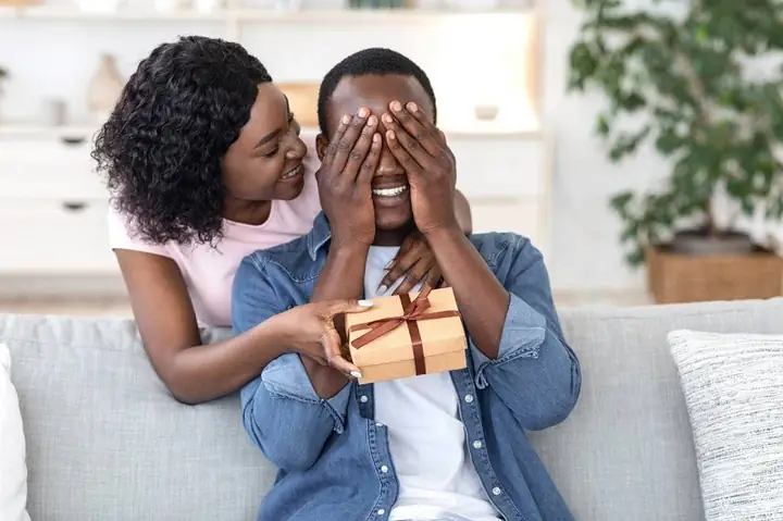 Cách Tặng Quà Cho Bạn Trai Ở Xa Cách Tặng Quà Cho Bạn Trai Ở Xa