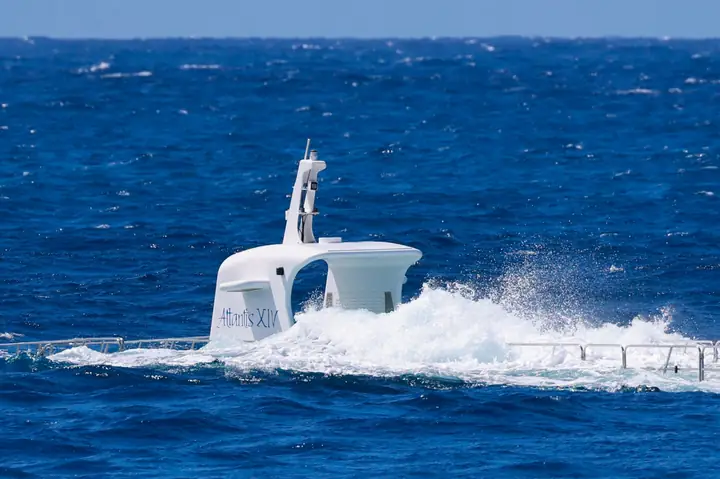 Nếu Có Dịp Đến Hawaii (mỹ), Nhất Định Bạn Nên Lên Tàu Ngầm Du Lịch Atlantis Xiv Khám Phá Đáy Biển Waikiki Để Ngắm Nhìn Những Đàn Cá Xinh Đẹp Và Các Rạn San Hô Rực Rỡ Sắc Màu.