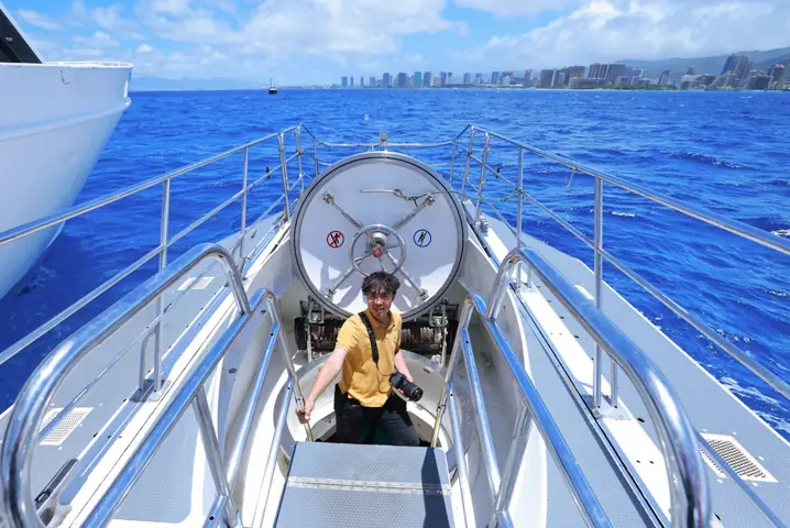 Nếu Có Dịp Đến Hawaii (mỹ), Nhất Định Bạn Nên Lên Tàu Ngầm Du Lịch Atlantis Xiv Khám Phá Đáy Biển Waikiki Để Ngắm Nhìn Những Đàn Cá Xinh Đẹp Và Các Rạn San Hô Rực Rỡ Sắc Màu.