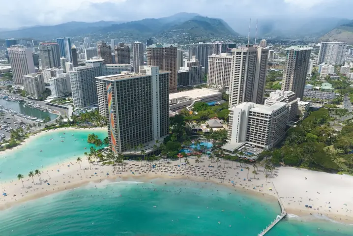 Nếu Có Dịp Đến Hawaii (mỹ), Nhất Định Bạn Nên Lên Tàu Ngầm Du Lịch Atlantis Xiv Khám Phá Đáy Biển Waikiki Để Ngắm Nhìn Những Đàn Cá Xinh Đẹp Và Các Rạn San Hô Rực Rỡ Sắc Màu.