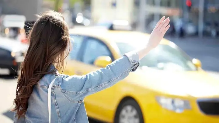 Hãng Taxi Bình Dương Giá Tốt, Uy Tín, Phục Vụ Nhiệt Tình | Xanh Sm