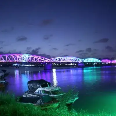 Dạo Phố Cùng Xích Lô Ngắm Mưa