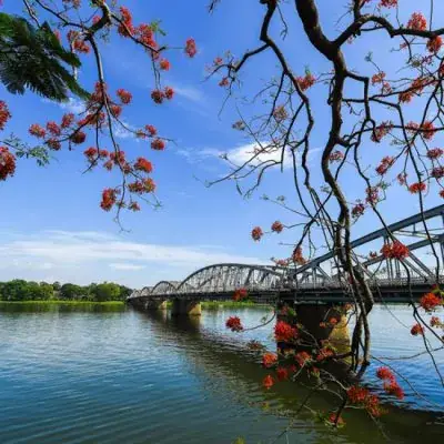 Khung Cảnh Cô Tịch, Mơ Màng Bên Sông Hương