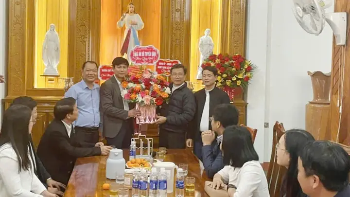 Thăm Chúc Mừng Lễ Giáng Sinh