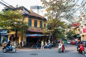 Dạo Quanh Khu Phố Cổ Hà Nội Xưa Cũ Pha Lẫn Hiện Đại