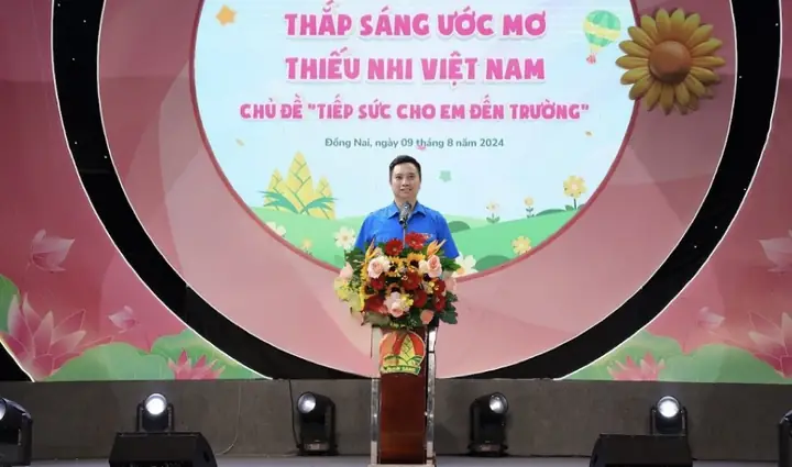 Hoạt Động Hội, Độiđtn: Tối 09/8, Tại Nhà Thiếu Nhi Tỉnh Đồng Nai, Hội Đồng Đội Trung Ương, Trung Tâm Hỗ Trợ Và Phát Triển Thiếu Nhi Việt Nam Và Hội Đồng Đội Tỉnh Đồng Nai Phối Hợp Tổ Chức Chương Trình “thắp Sáng Ước Mơ Thiếu Nhi Việt Nam” Với Chủ Đề “tiếp Sức Cho Em Đến Trường”.