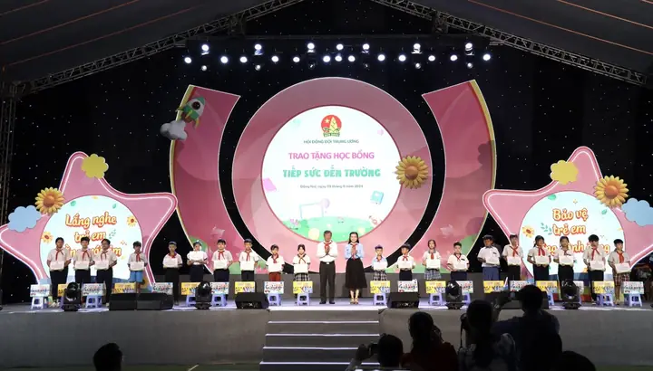 Hoạt Động Hội, Độiđtn: Tối 09/8, Tại Nhà Thiếu Nhi Tỉnh Đồng Nai, Hội Đồng Đội Trung Ương, Trung Tâm Hỗ Trợ Và Phát Triển Thiếu Nhi Việt Nam Và Hội Đồng Đội Tỉnh Đồng Nai Phối Hợp Tổ Chức Chương Trình “thắp Sáng Ước Mơ Thiếu Nhi Việt Nam” Với Chủ Đề “tiếp Sức Cho Em Đến Trường”. Hoạt Động Hội, Độiđtn: Tối 09/8, Tại Nhà Thiếu Nhi Tỉnh Đồng Nai, Hội Đồng Đội Trung Ương, Trung Tâm Hỗ Trợ Và Phát Triển Thiếu Nhi Việt Nam Và Hội Đồng Đội Tỉnh Đồng Nai Phối Hợp Tổ Chức Chương Trình “thắp Sáng Ước Mơ Thiếu Nhi Việt Nam” Với Chủ Đề “tiếp Sức Cho Em Đến Trường”.