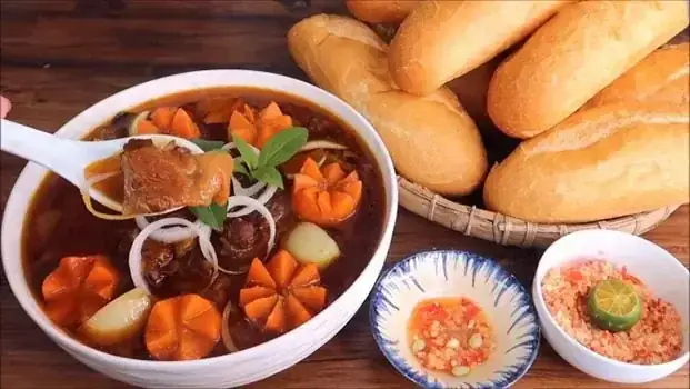 Bò Kho Ăn Kèm Bánh Mì (kinh Điển)