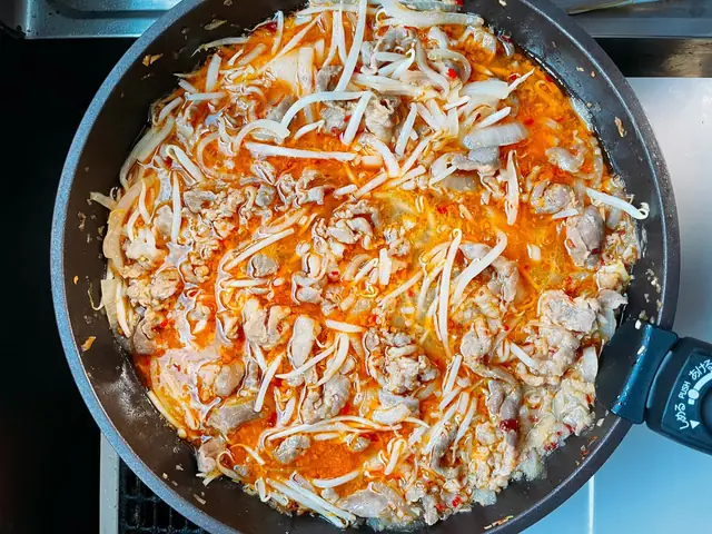 Sáng Nay Ăn Gì: Bún Bò Xào Phan Thiết Với Xốt Thịt Đậm Đà, Ăn Siêu Cuốn! - Ảnh 3 Sáng Nay Ăn Gì: Bún Bò Xào Phan Thiết Với Xốt Thịt Đậm Đà, Ăn Siêu Cuốn! - Ảnh 3
