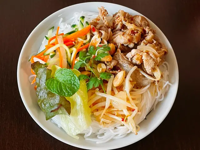 Sáng Nay Ăn Gì: Bún Bò Xào Phan Thiết Với Xốt Thịt Đậm Đà, Ăn Siêu Cuốn! - Ảnh 1 Sáng Nay Ăn Gì: Bún Bò Xào Phan Thiết Với Xốt Thịt Đậm Đà, Ăn Siêu Cuốn! - Ảnh 1