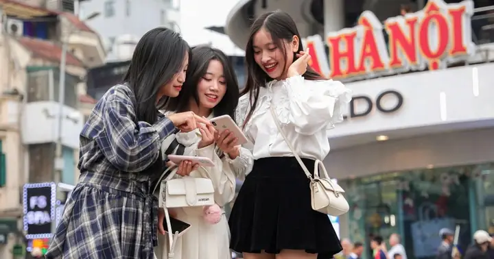 Hà Nội Điều Chỉnh Thời Gian Hoạt Động Phố Đi Bộ Hồ Gươm | Báo ...