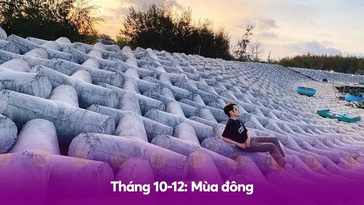 Tháng 10-12: Mùa Đông Tháng 10-12: Mùa Đông