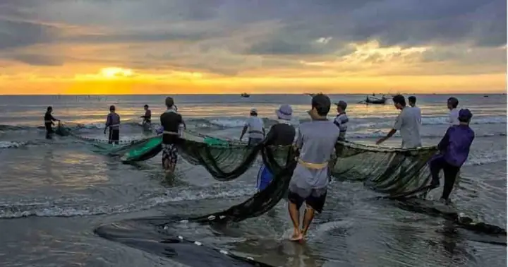 Biển Hải Hòa – Chốn Bình Yên Cho Mùa Hè Thêm Thơ Mộng | Báo ...